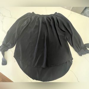 Woman navy off shoulder blouse size 6